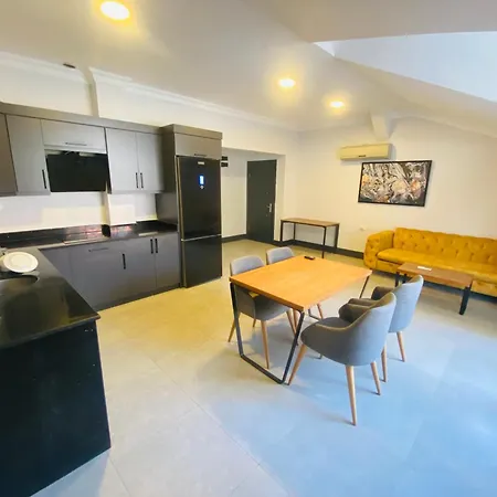 Ξενοδοχείο με διαμερίσματα Golden Life *