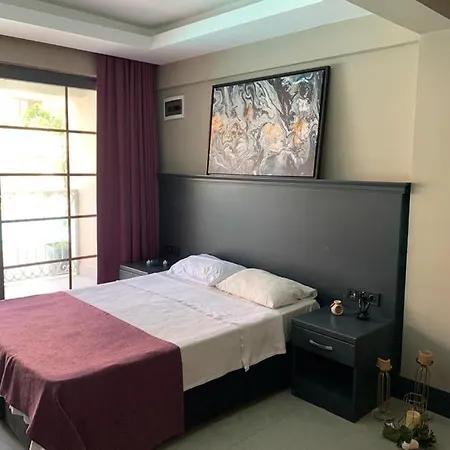 Golden Life Aparthotel